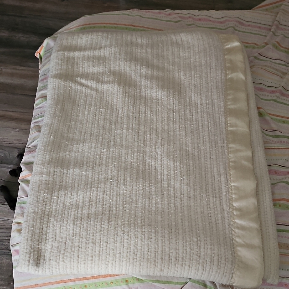Luxurious Cream Bedding Blanket Twim Acrylic Vintage Egg-shell-Yellow